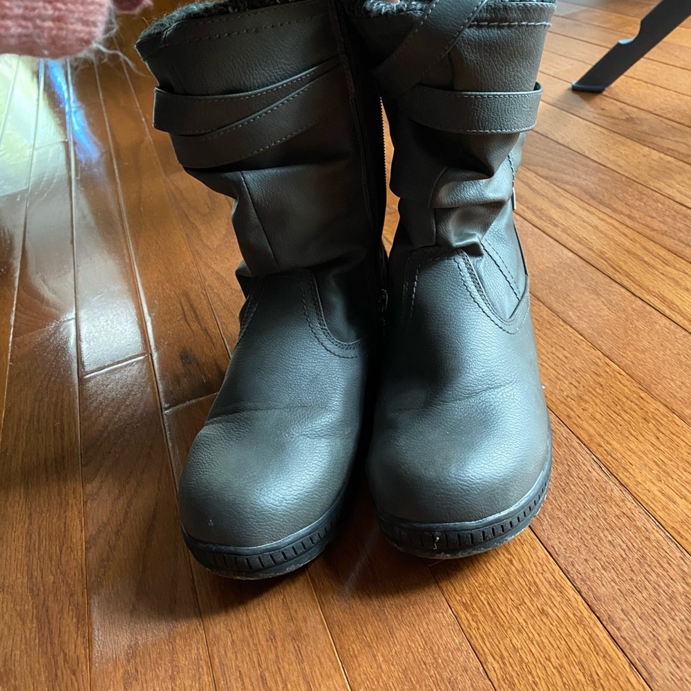 Totes boots